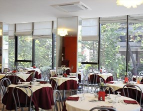 sala da pranzo luminosa